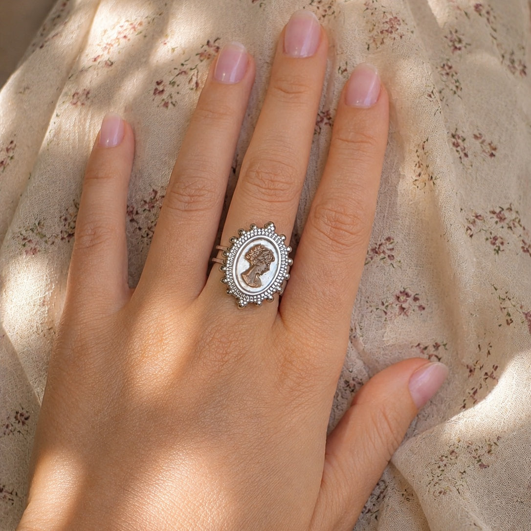 Anello Penelope - cammeo in madreperla