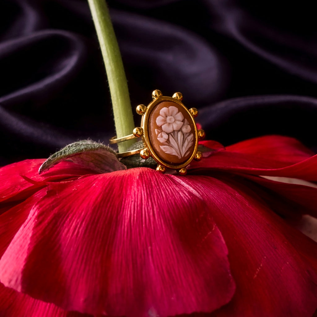 Fiori del male, III - cammeo in oro