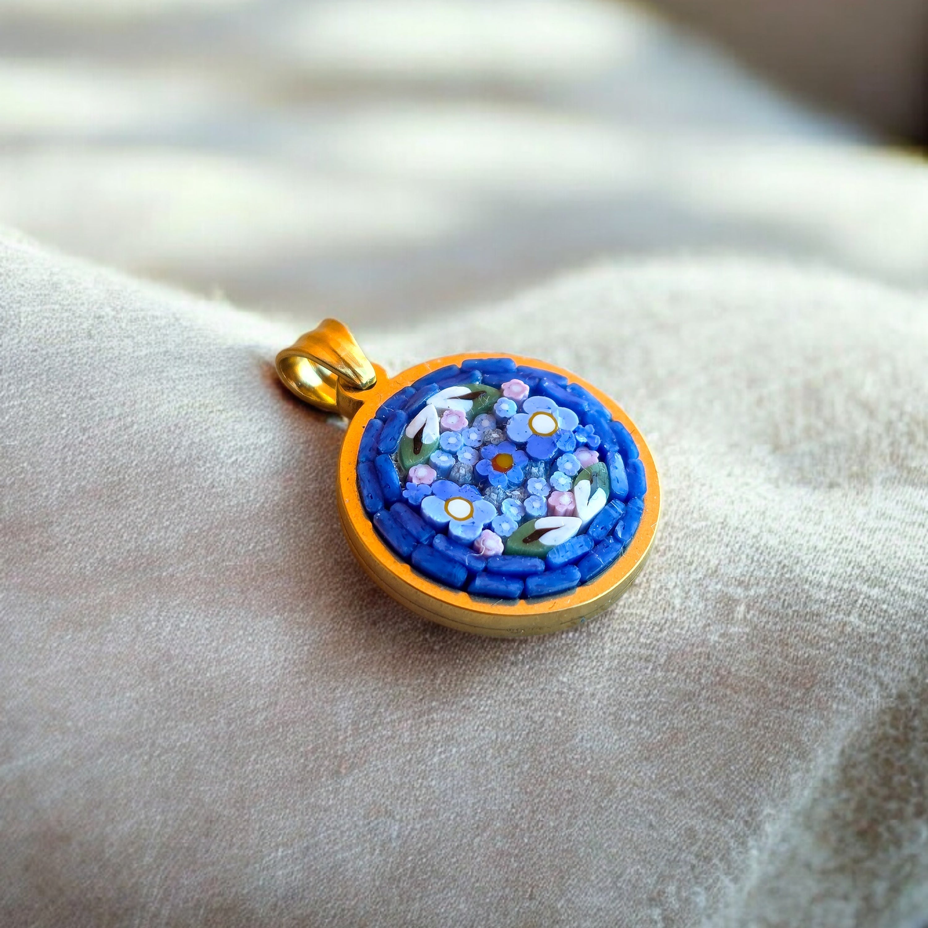 Ciondolino blu egizio oro