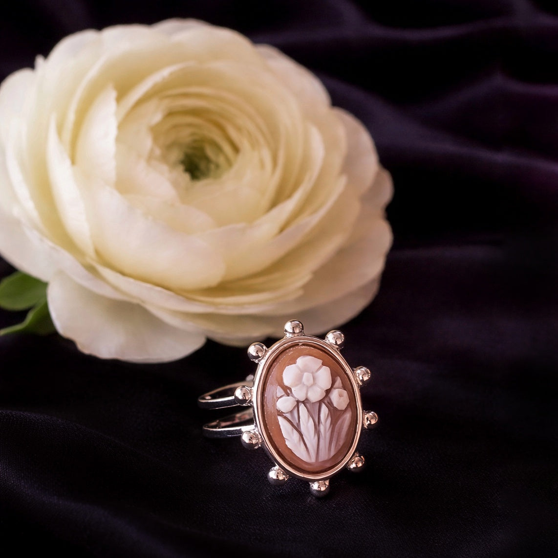 Fiori del male, VI - cammeo in argento