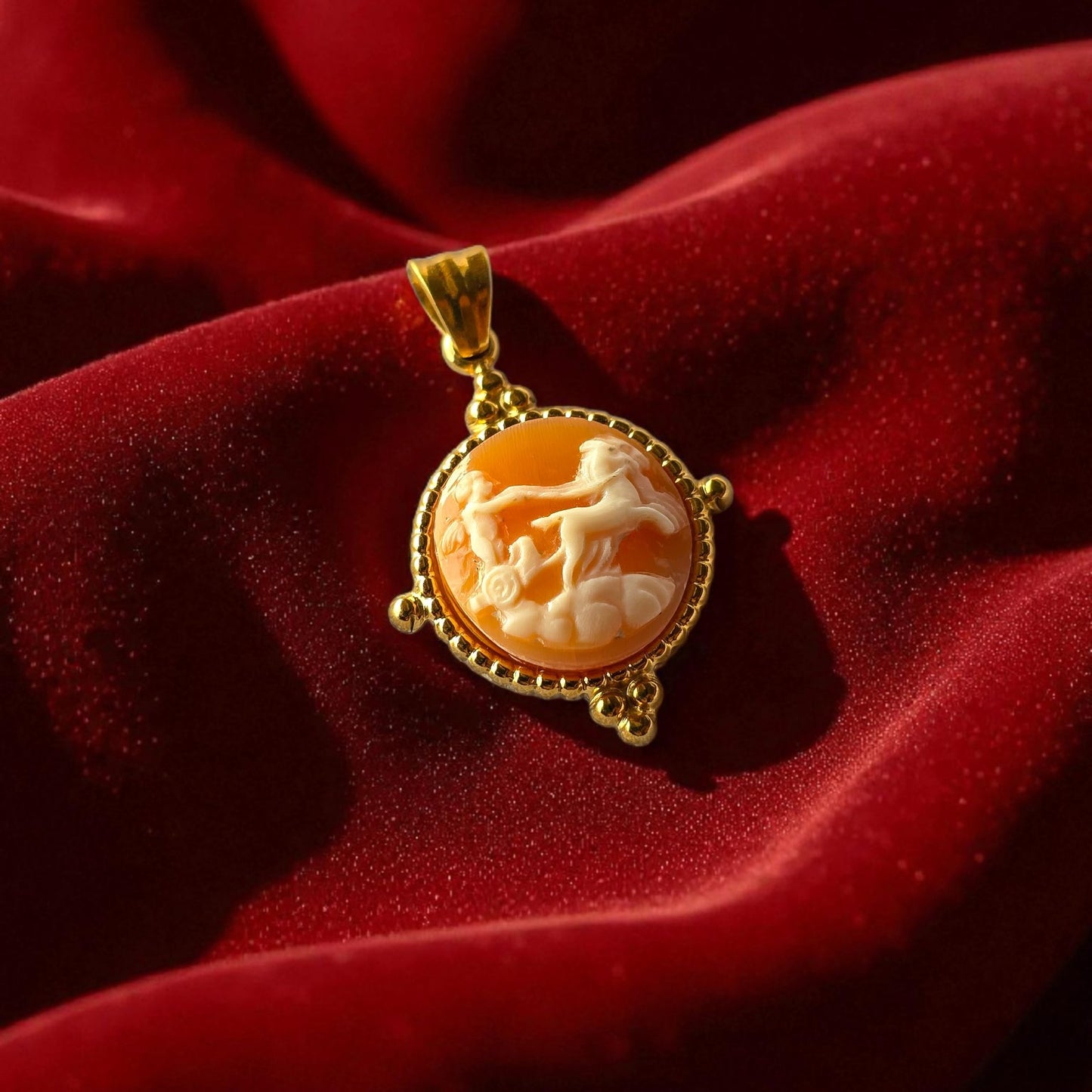 Cupido sul carro del Sole