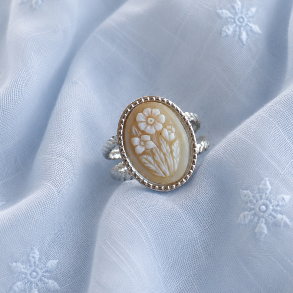 Anello "Non ti scordar di me" - cammeo in conchiglia