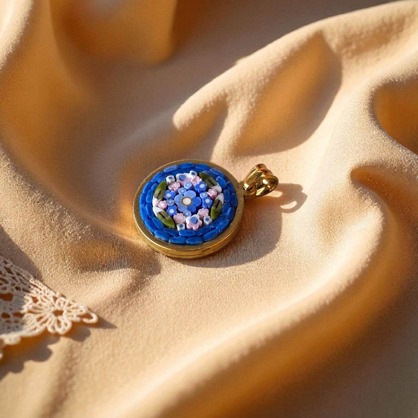 Ciondolino blu egizio oro