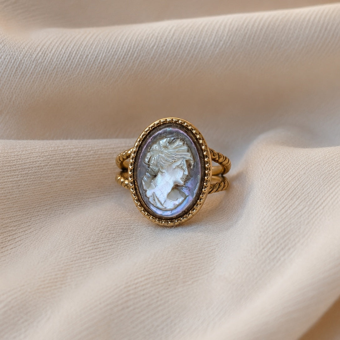 Anello Hermes - cammeo in madreperla