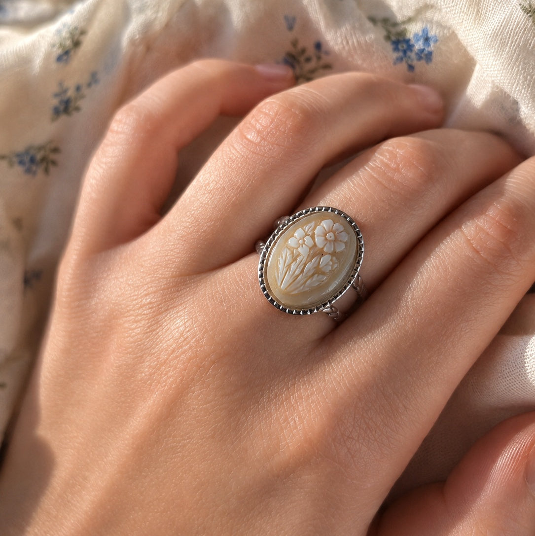 Anello "Non ti scordar di me" - cammeo in conchiglia