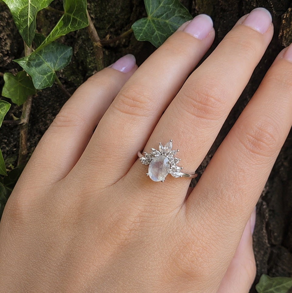 Anello pietra di luna a goccia