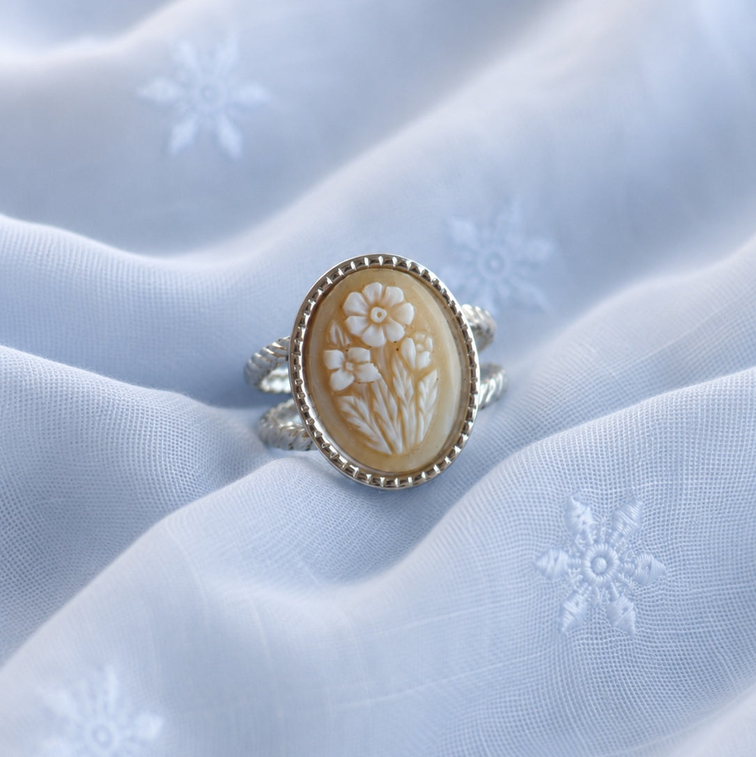 Anello "Non ti scordar di me" - cammeo in conchiglia