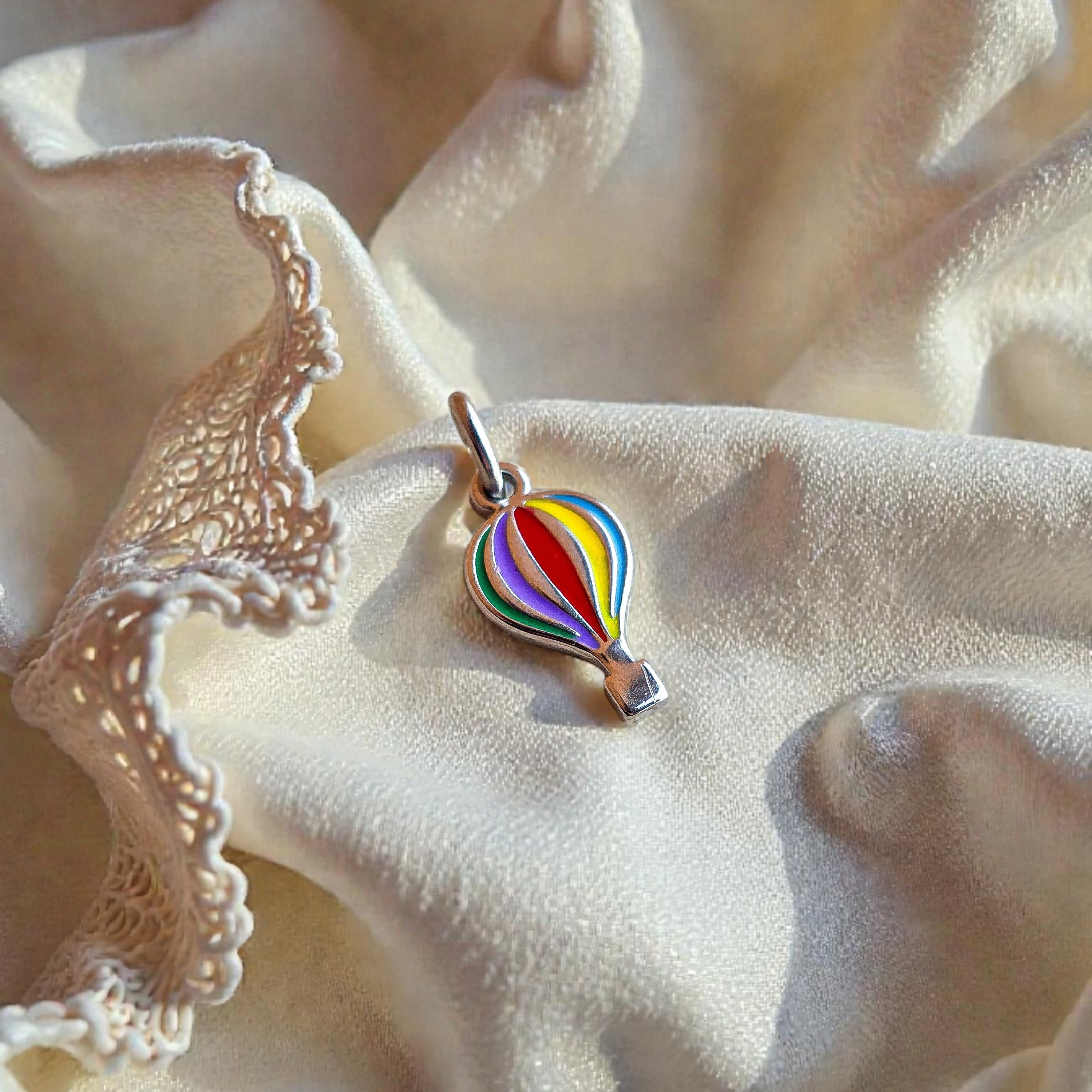 Mongolfiera arcobaleno