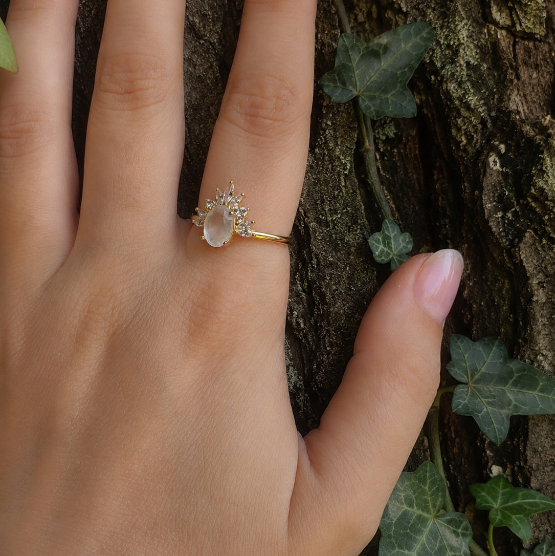 Anello pietra di luna a goccia