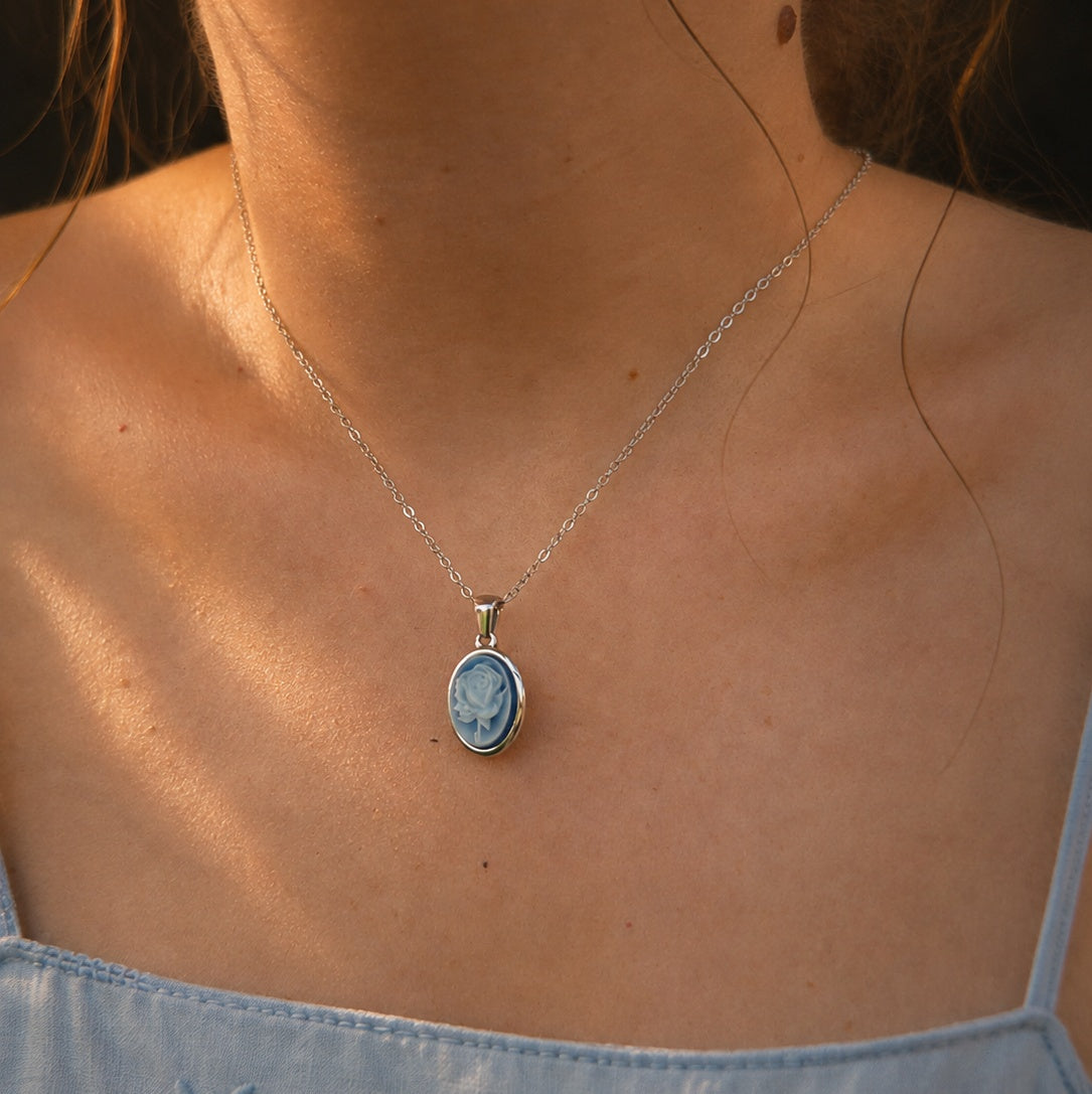 Girocollo rosa - cammeo in agata blu