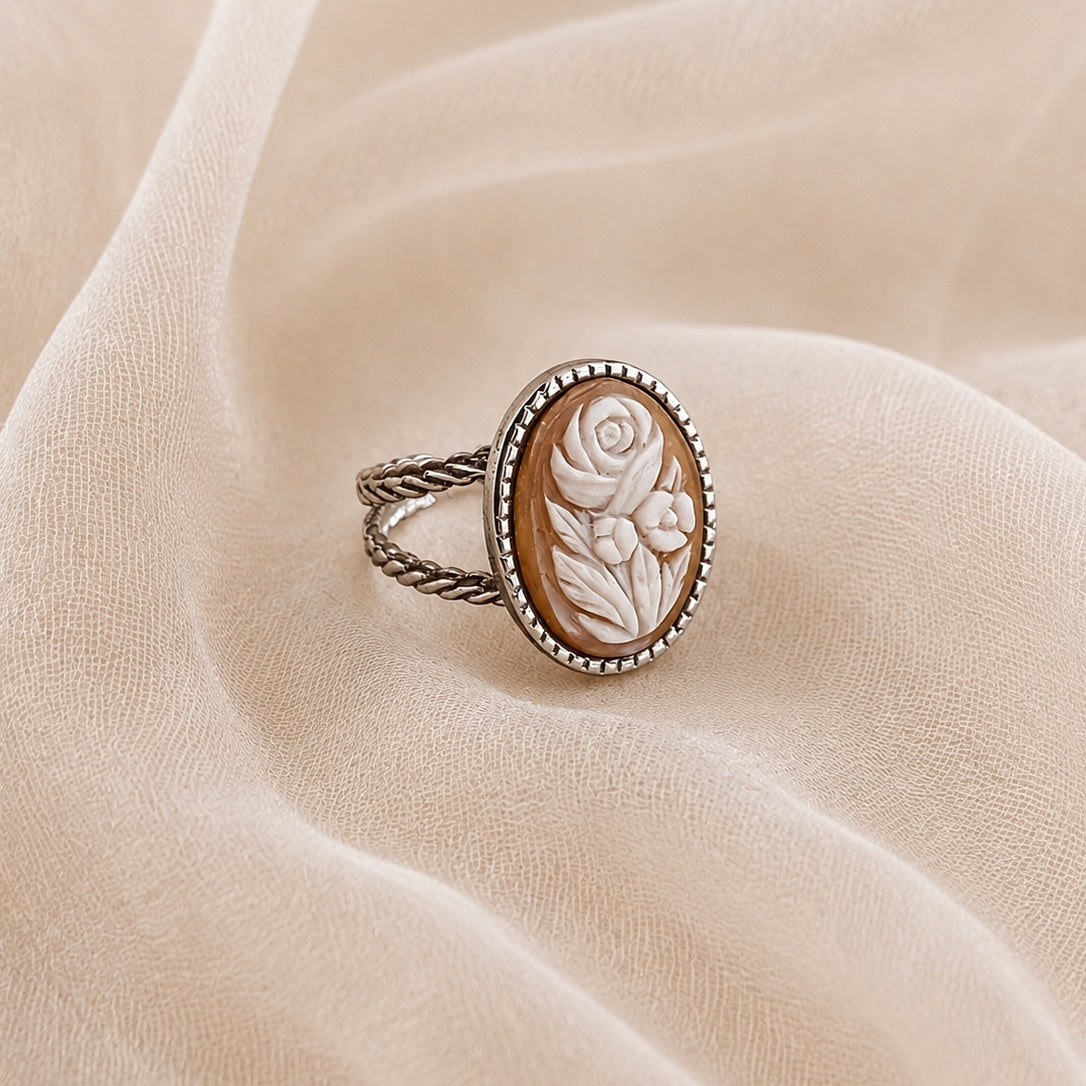 Anello Ranuncolo - cammeo in conchiglia