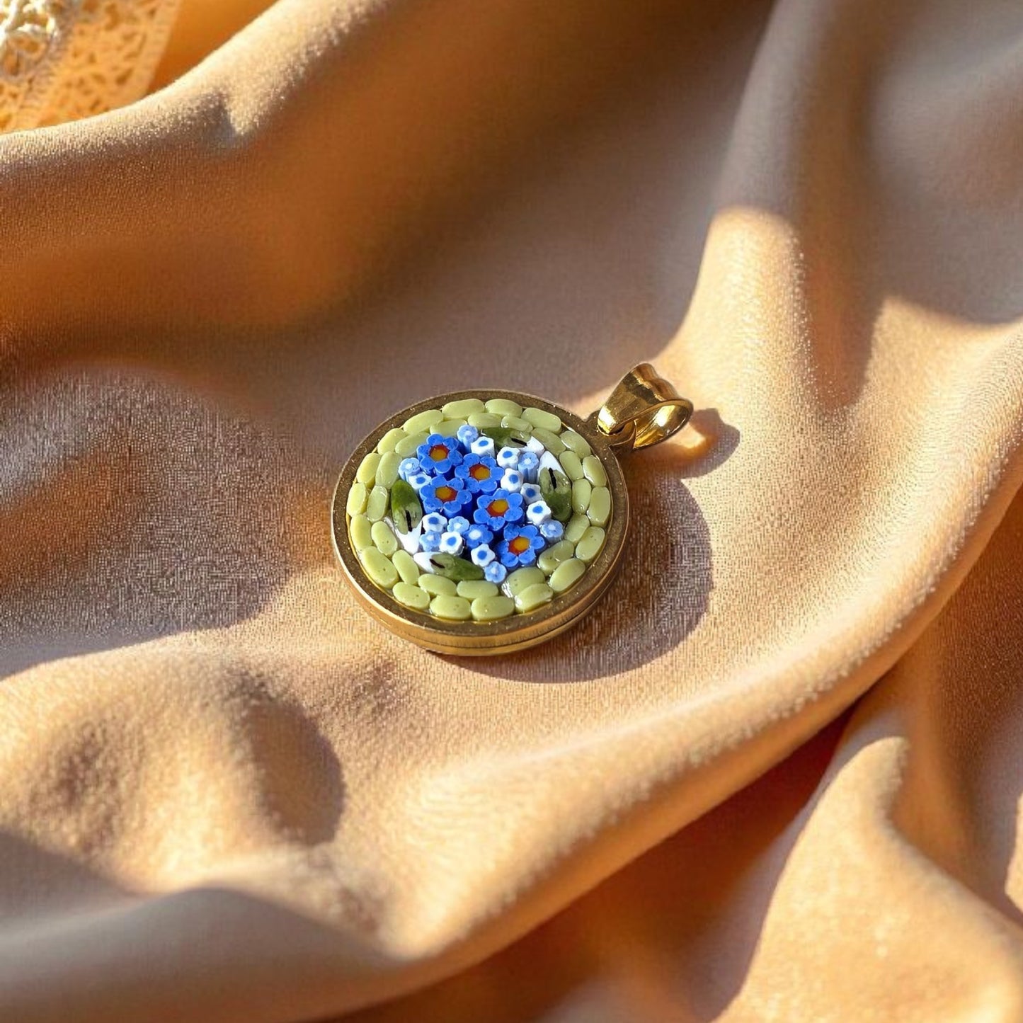 Ciondolino verde pastello oro