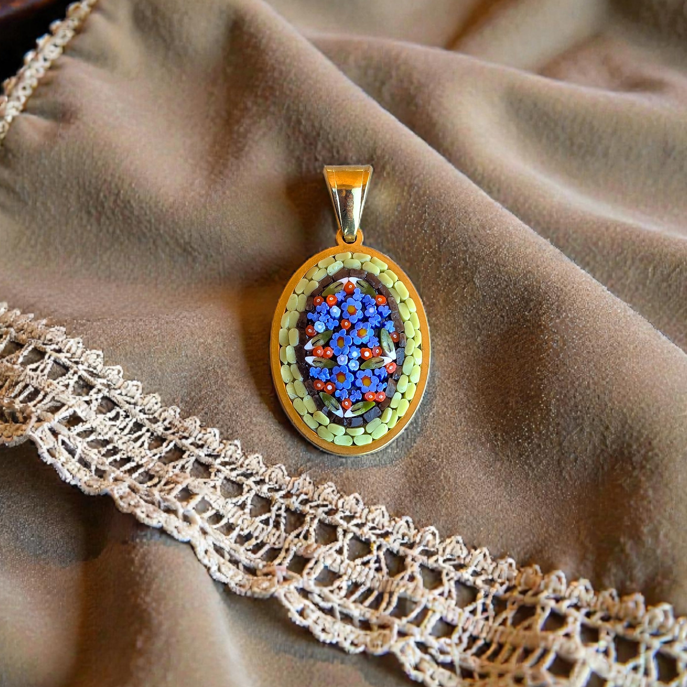 Ciondolo verde pastello oro