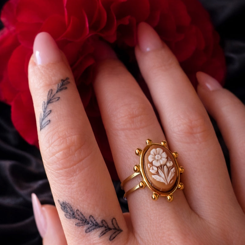 Fiori del male, III - cammeo in oro