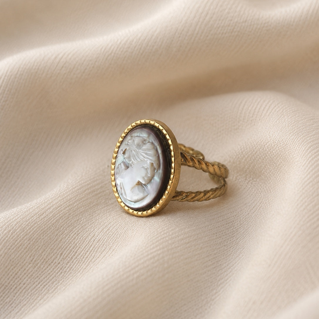 Anello Hermes - cammeo in madreperla