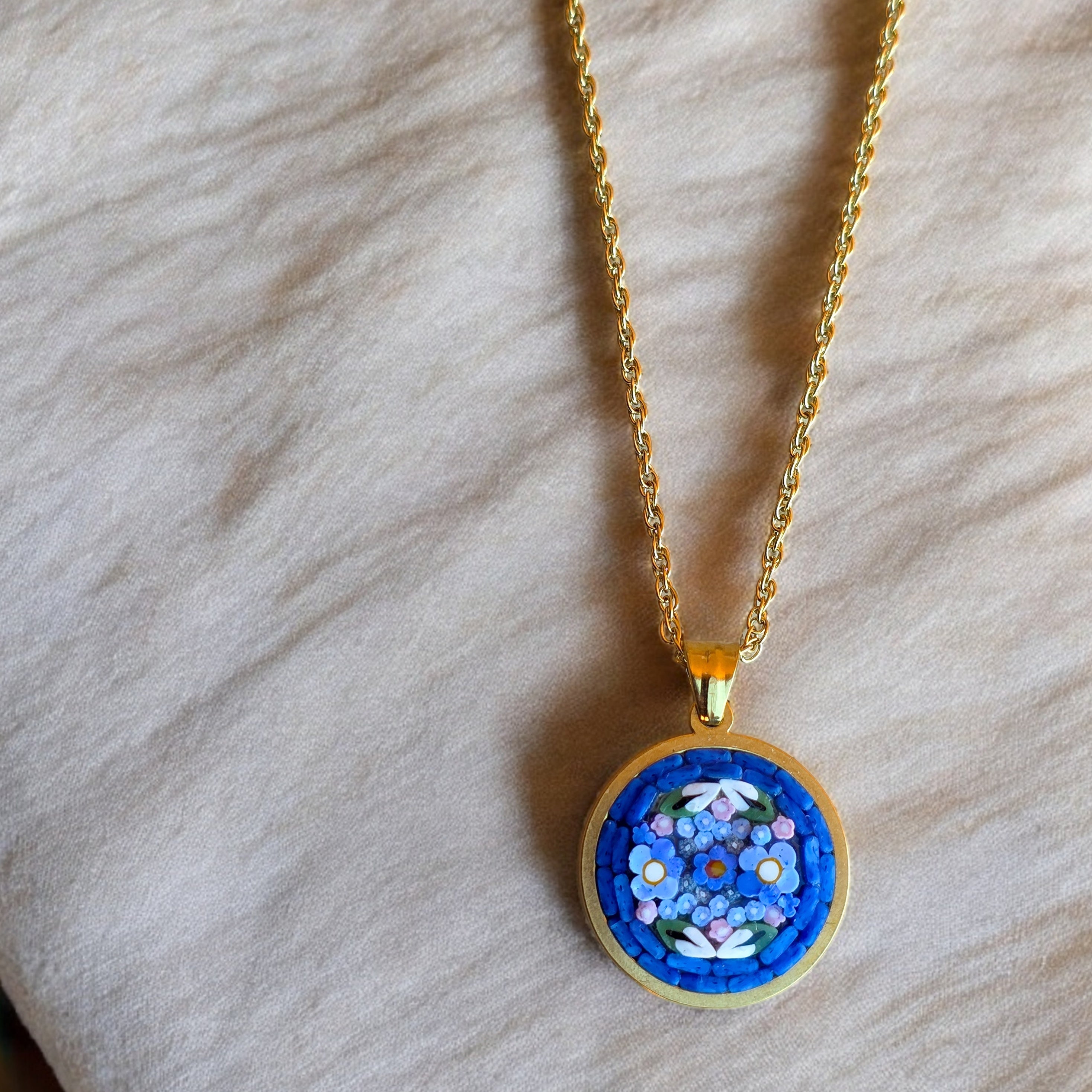 Ciondolino blu egizio oro