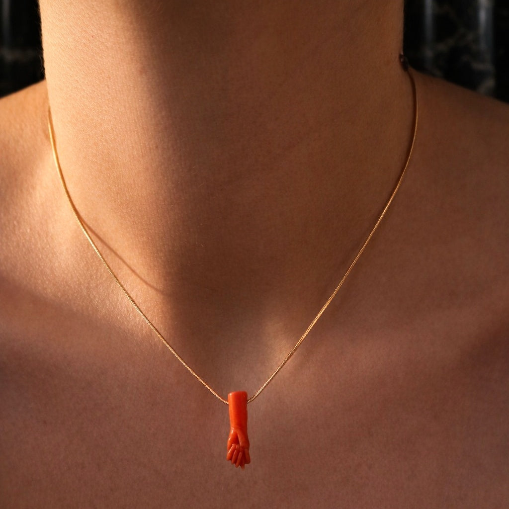 MANVS FICA in corallo