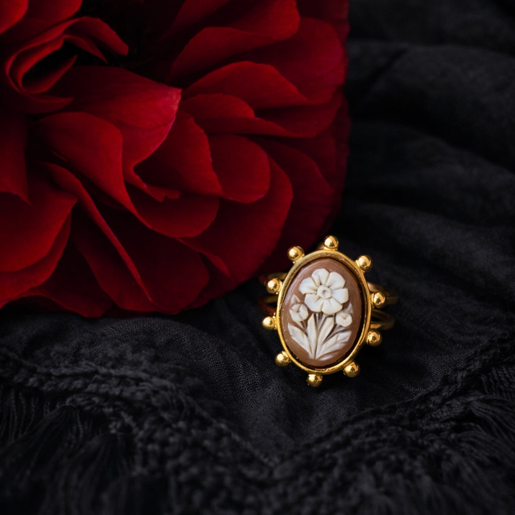 Fiori del male, III - cammeo in oro