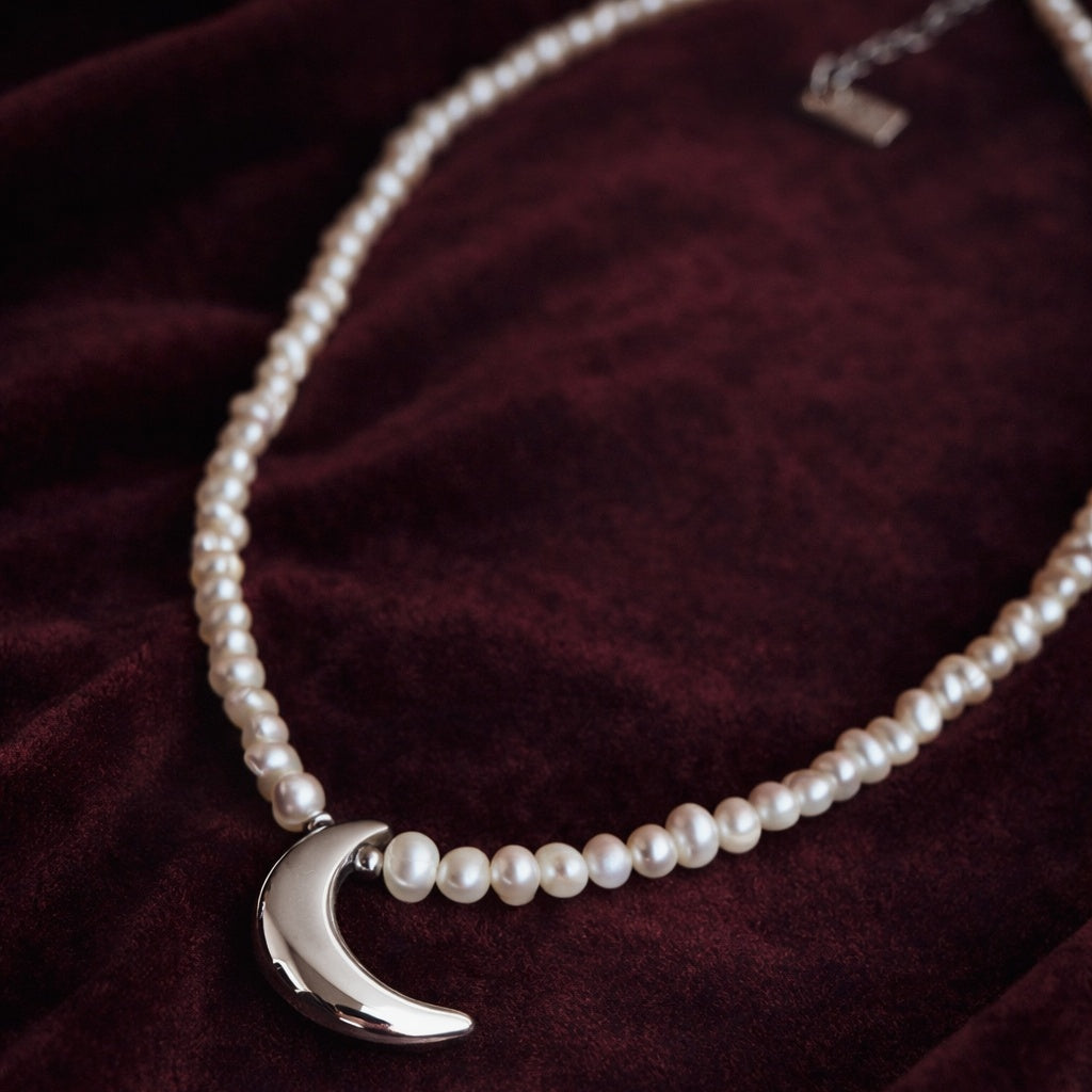 Luna crescente su perle