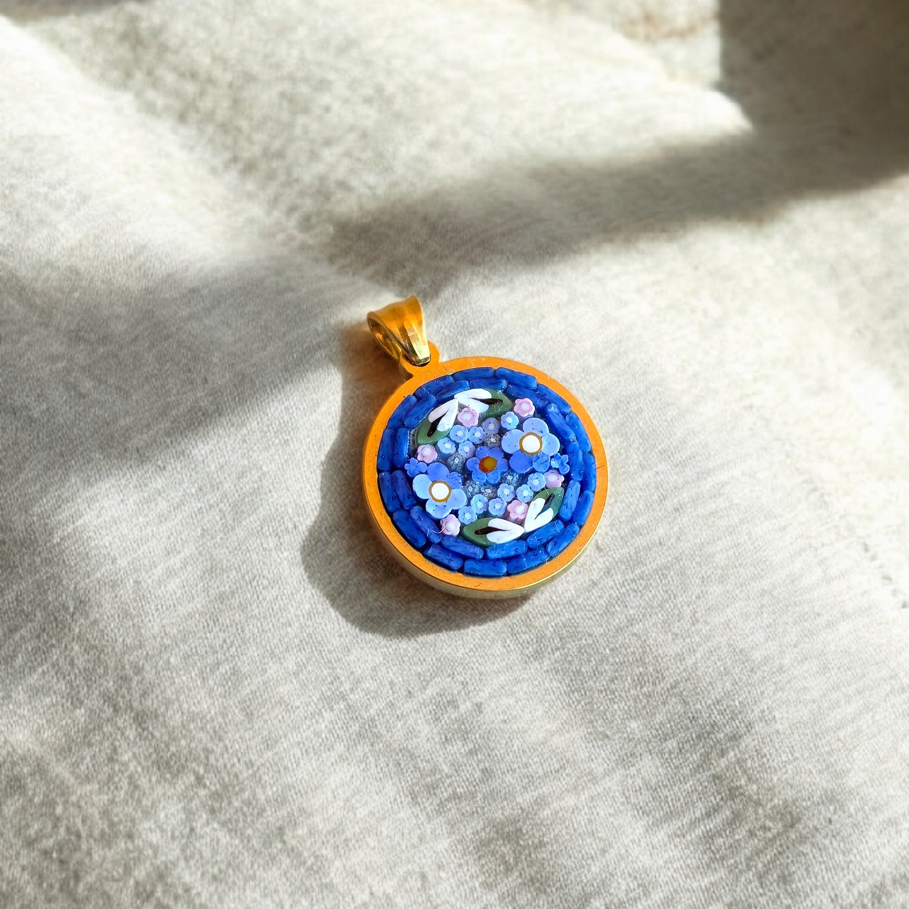 Ciondolino blu egizio oro