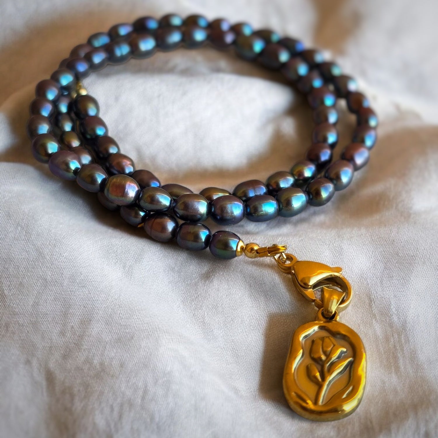 Perle di fiume nero-blu