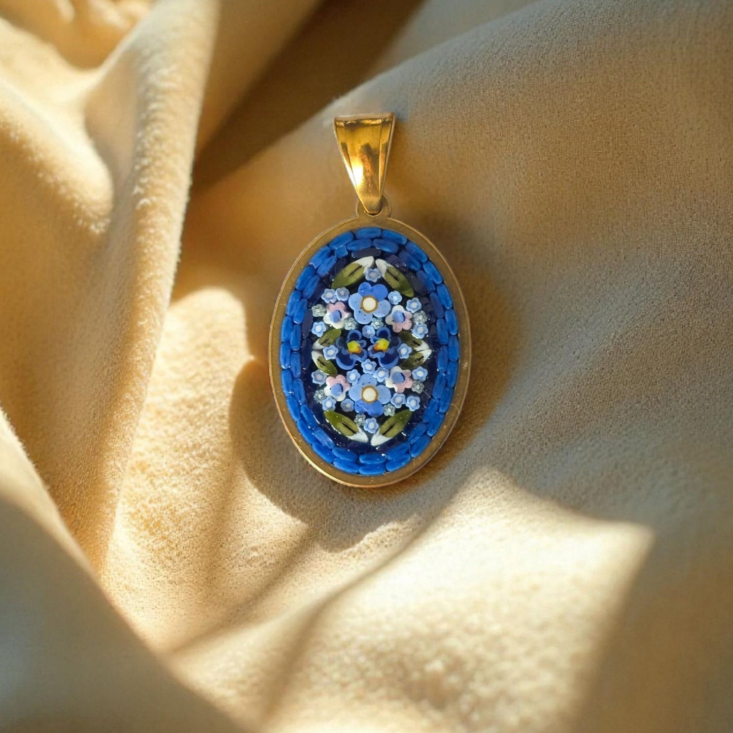 Ciondolo blu egizio oro