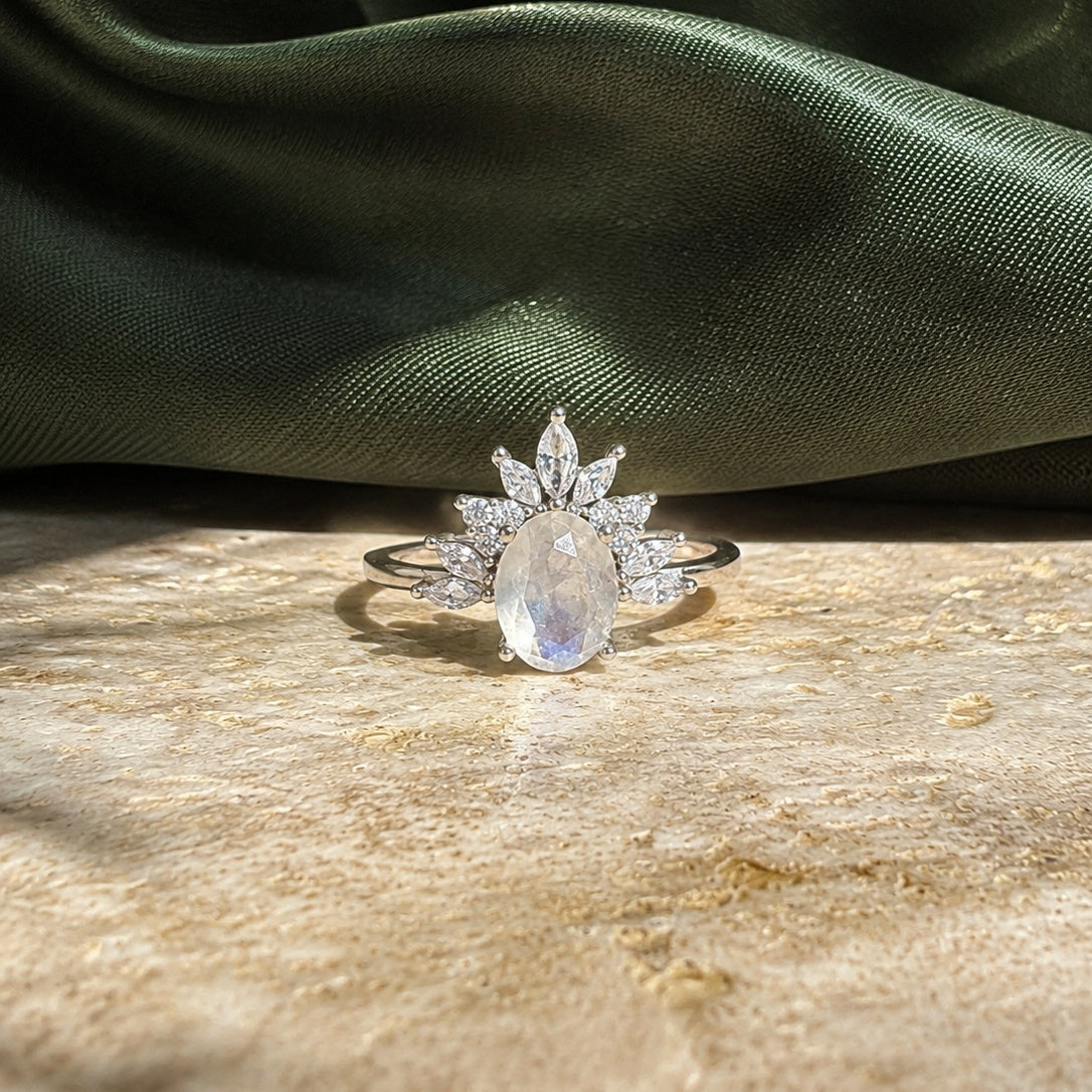 Anello pietra di luna a goccia - taglio gemma