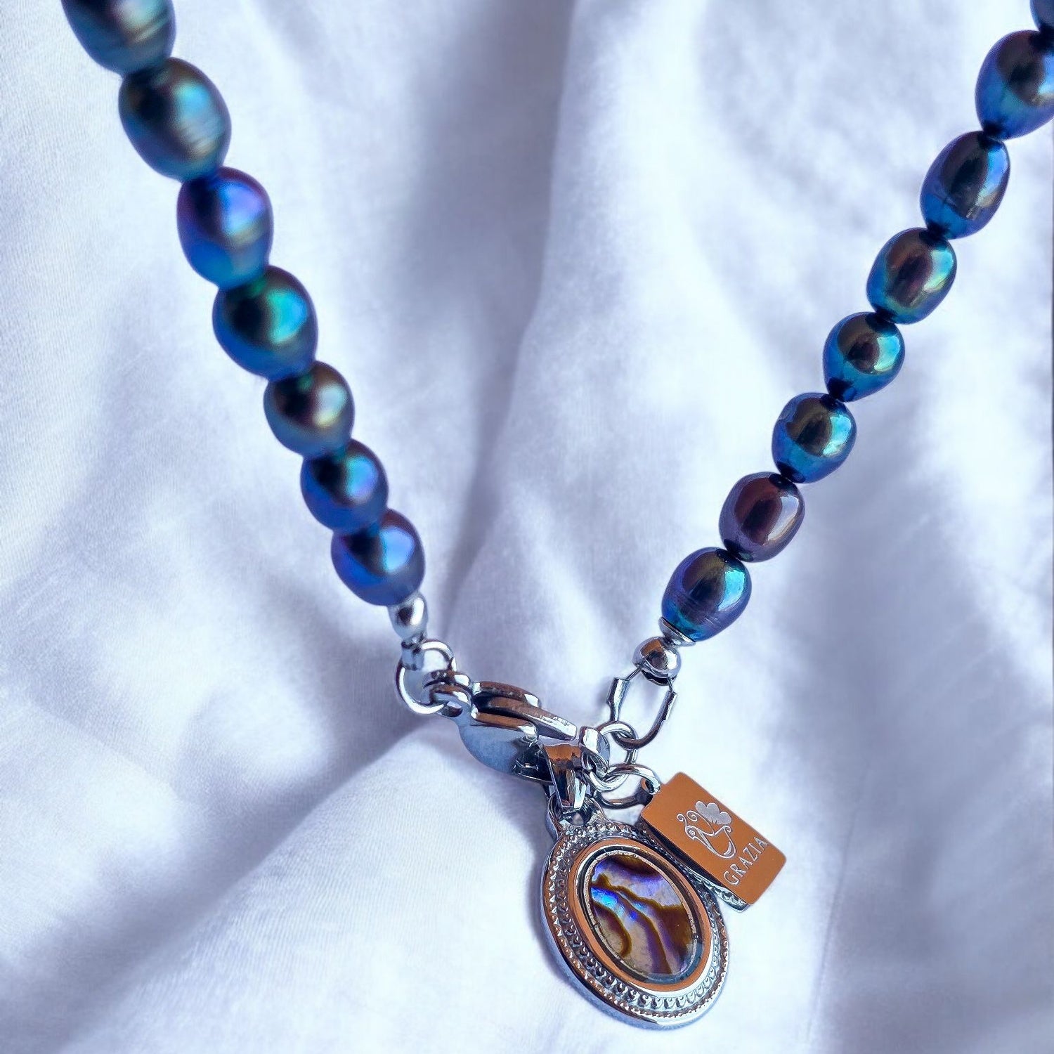 Perle di fiume nero-blu