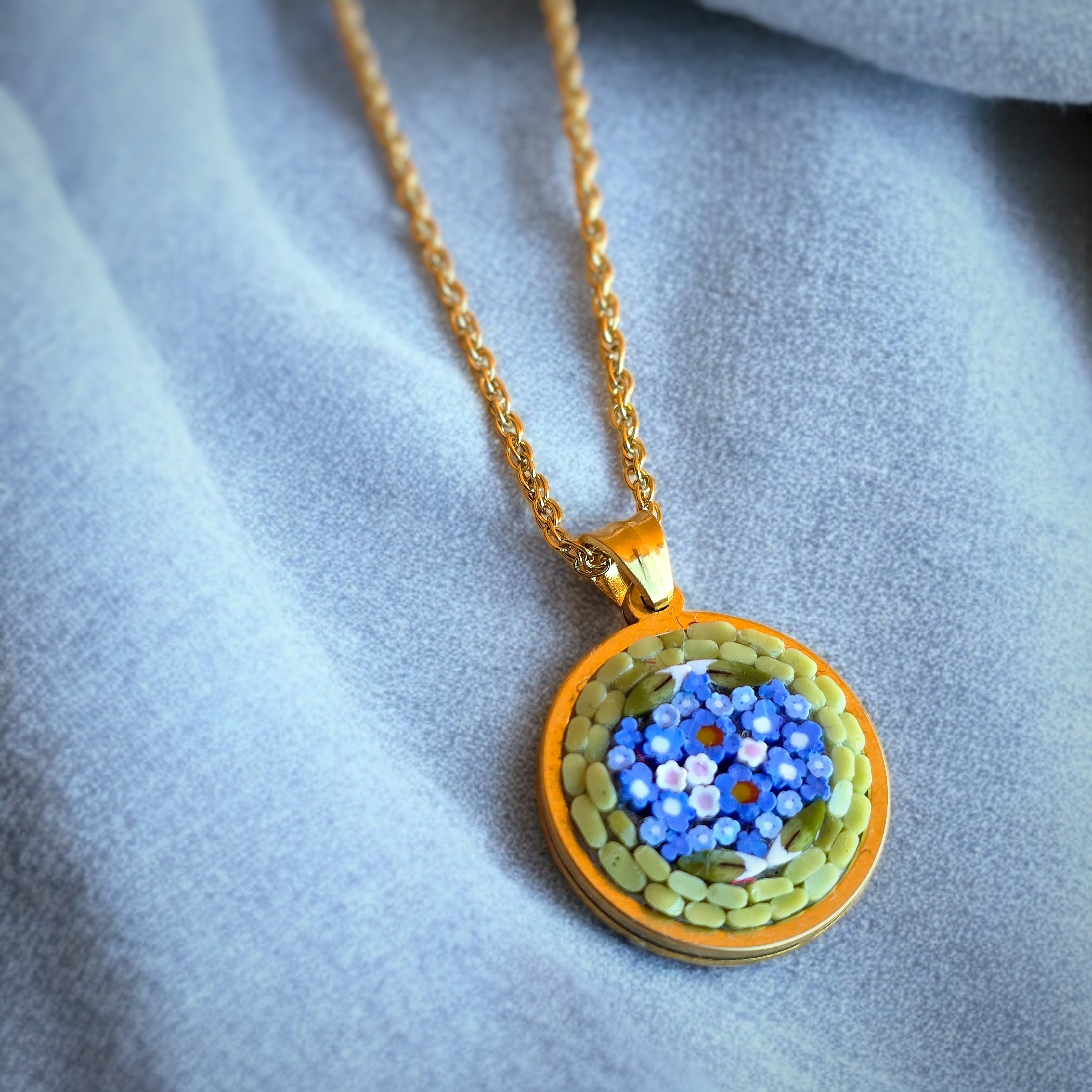 Ciondolino verde pastello oro