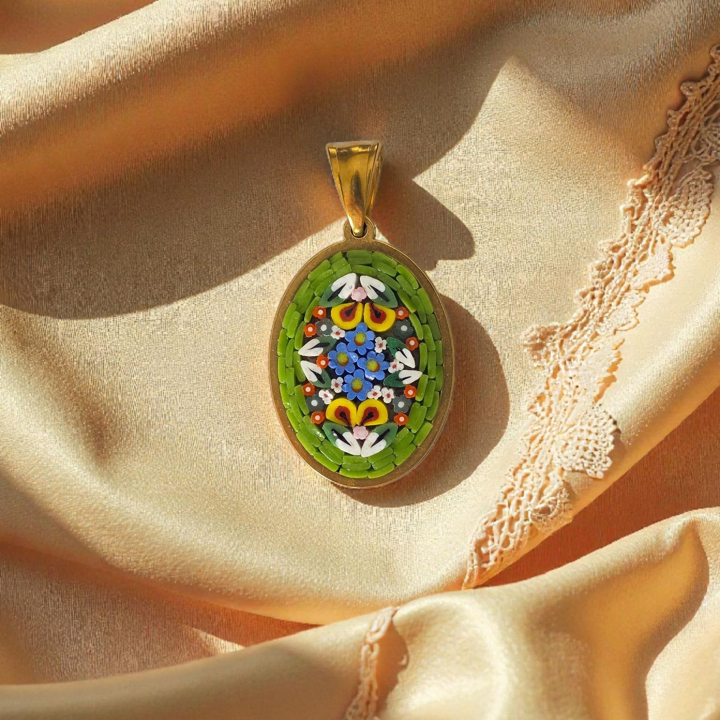 Ciondolo verde acido oro