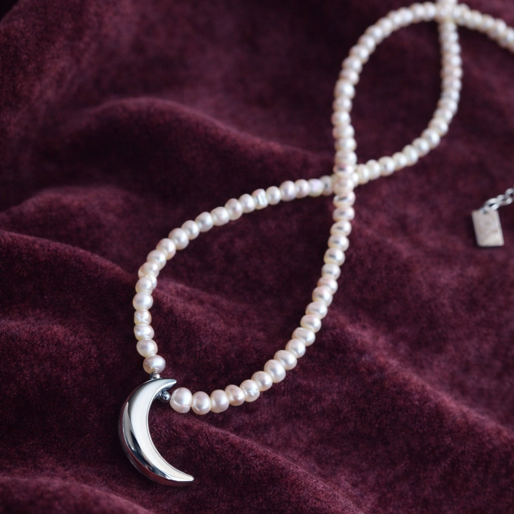 Luna crescente su perle