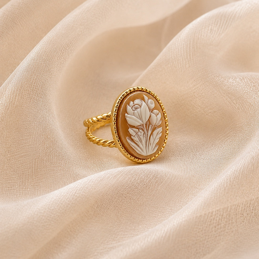 Anello Ranuncolo - cammeo in conchiglia