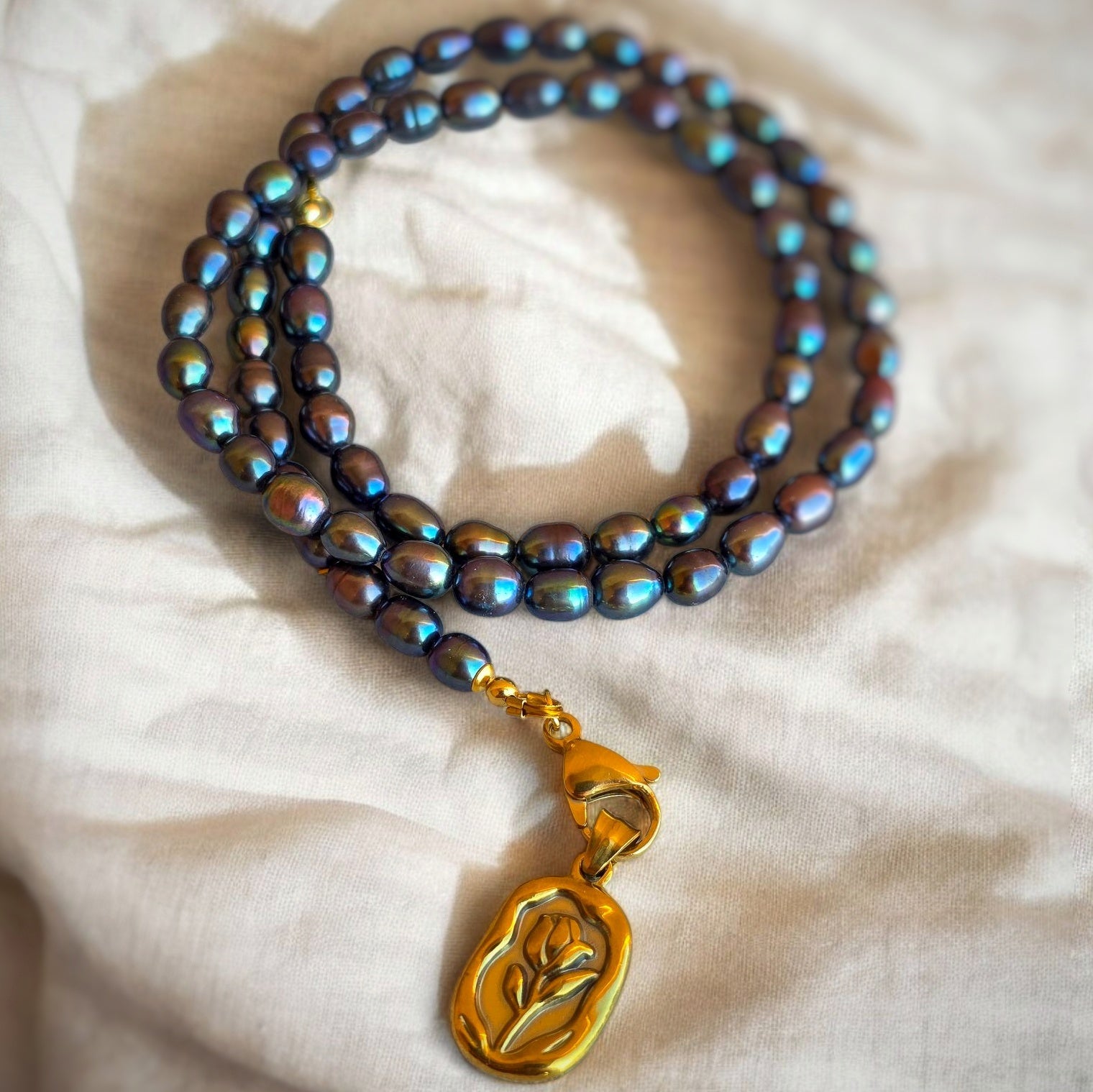 Perle di fiume nero-blu