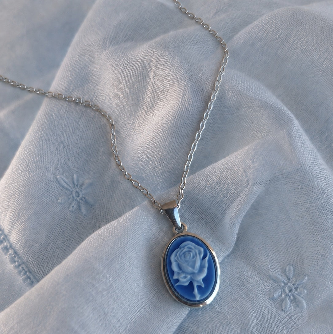 Girocollo rosa - cammeo in agata blu