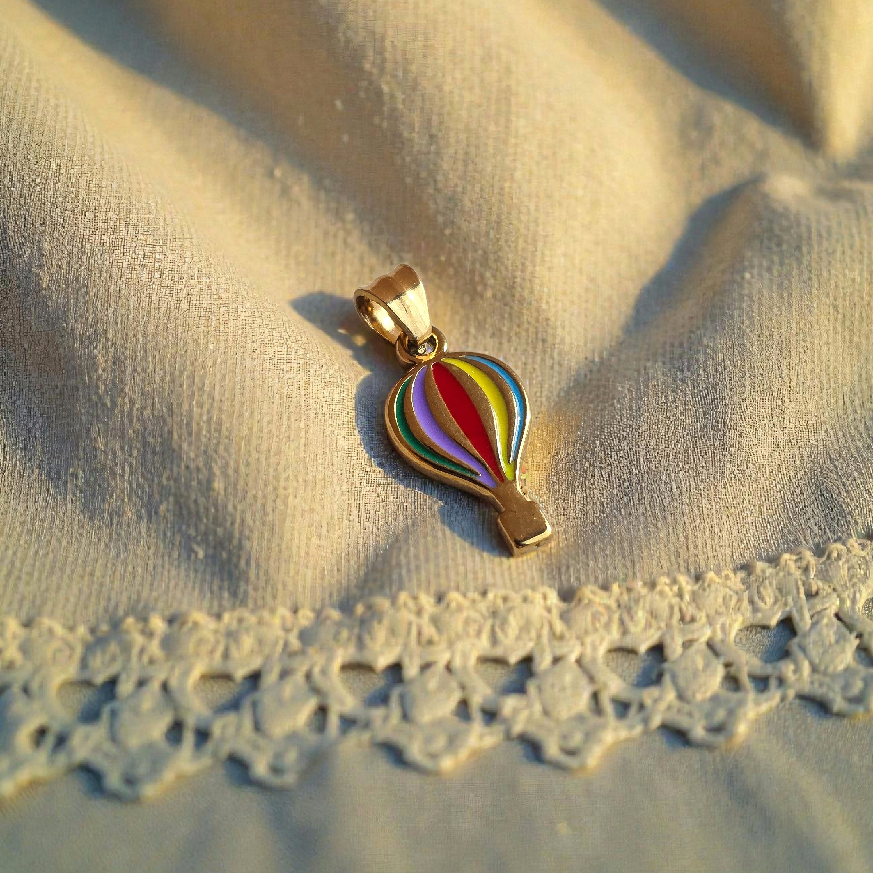 Mongolfiera arcobaleno