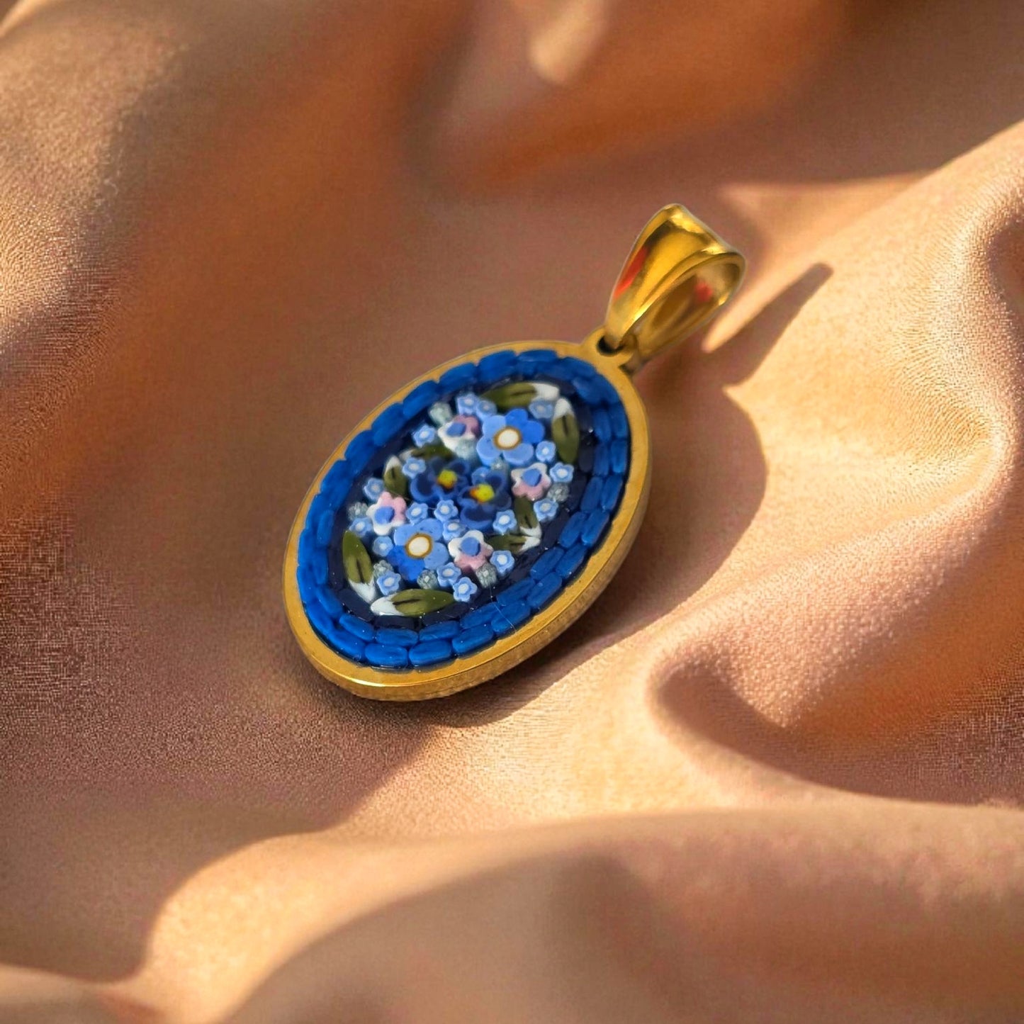 Ciondolo blu egizio oro