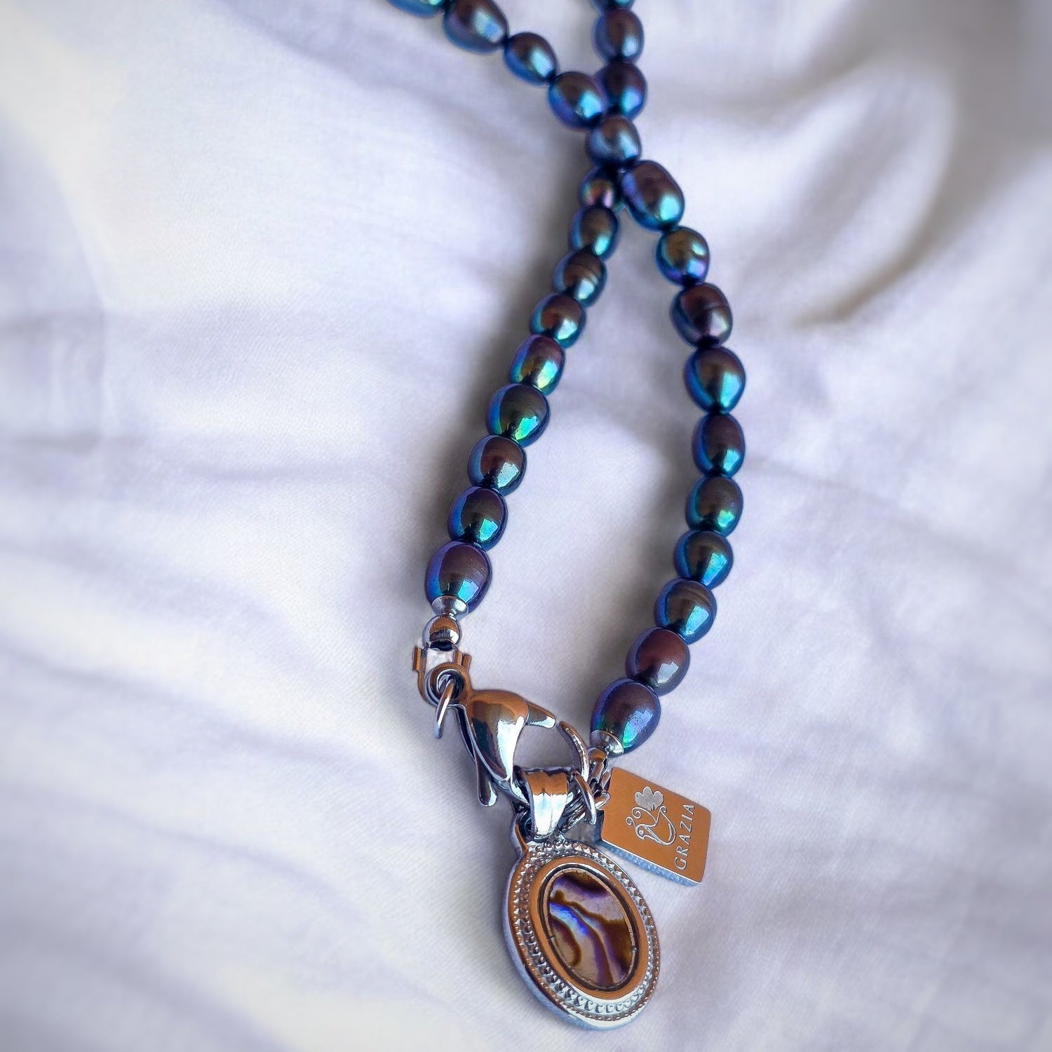 Perle di fiume nero-blu