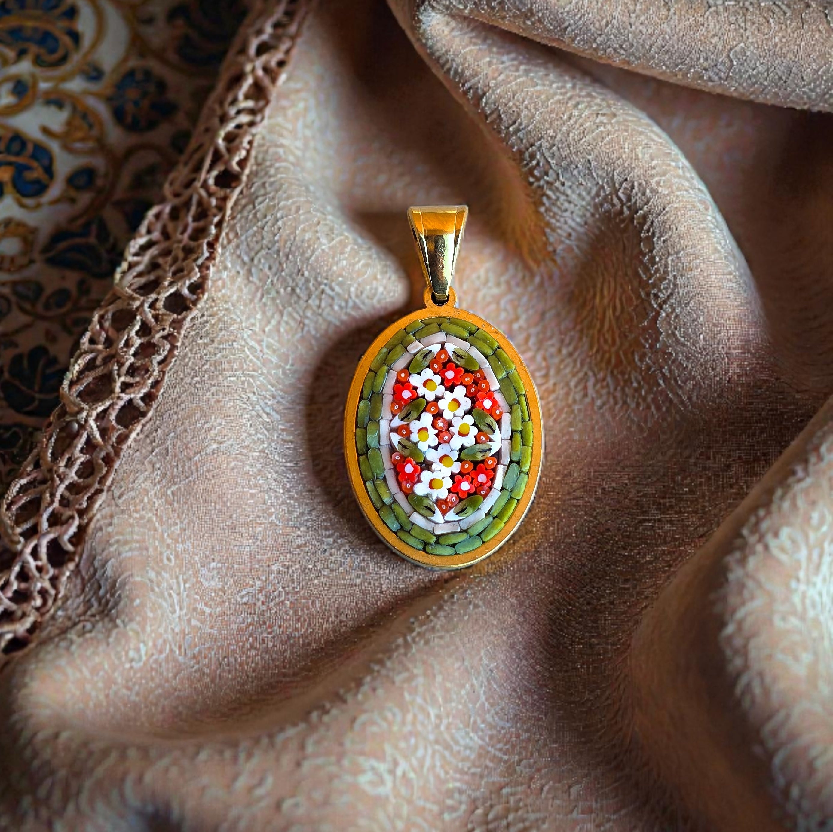 Ciondolo verde oliva oro